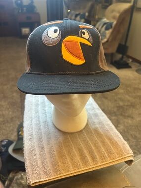 Embroidered Bird Graphic Snapback Hat in Black and Brown
